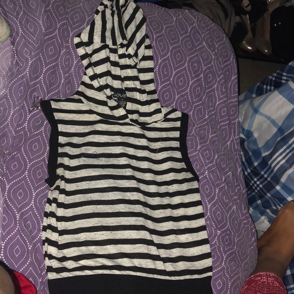 Sleeve less crop top hoodie